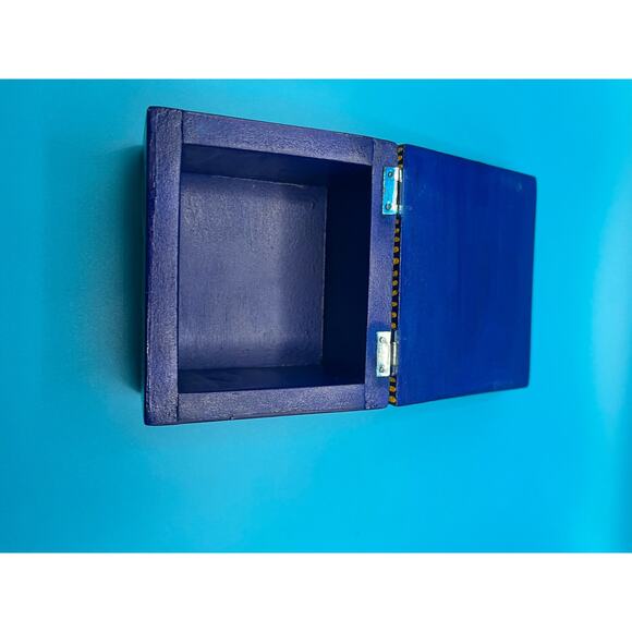 Calla Lily Hand painted Wooden Box from Venezuela Signed by Artist - Picture 5 of 6